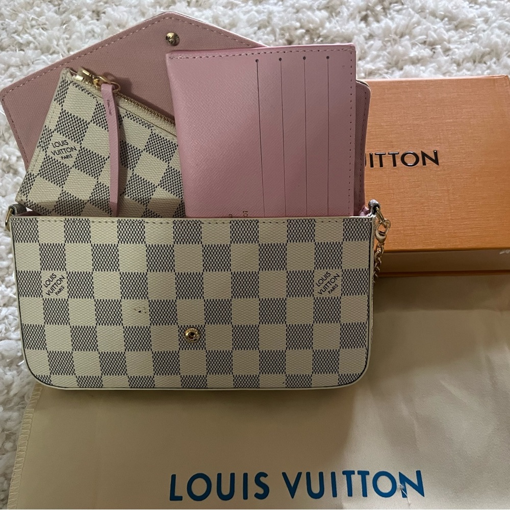 Gorgeous LV duo signature bag. Comes with box, wallet, makeup bag, and dust bag.